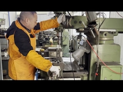 Máquina para cortar y transferir troncos de papel de tejido montados en la pared
